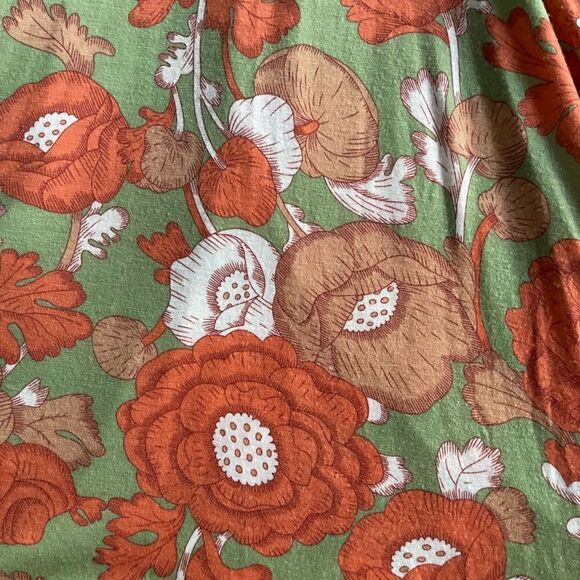 Lux floral print flowy dress with deep V-neck, sleeveless. Size medium - Picture 7 of 10